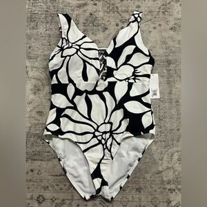 Freshwater women’s XL (16-18) swimsuit